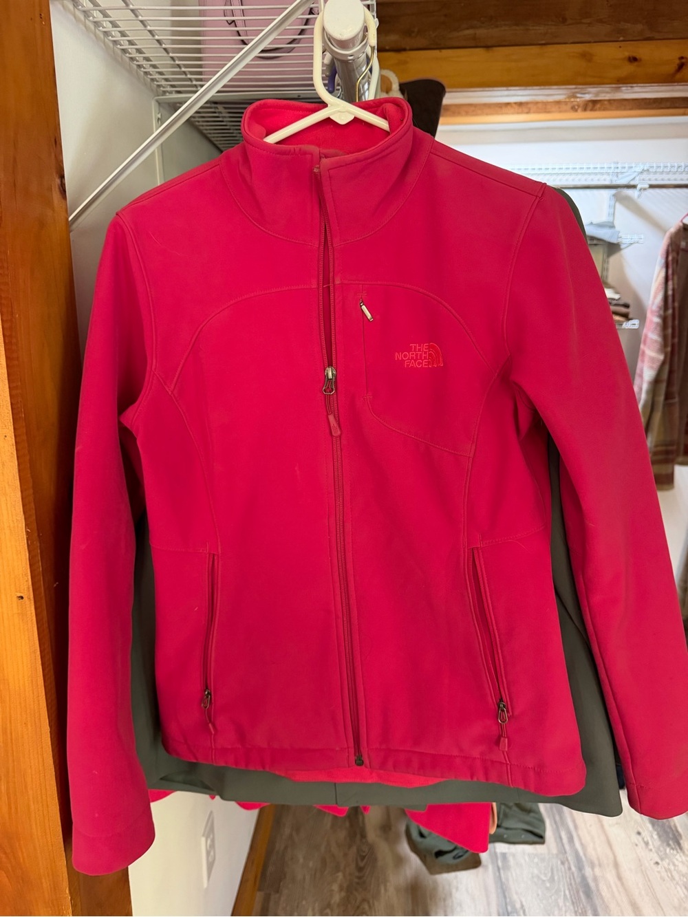 The North Face Women's Raspberry Pink Full-Zip Softshell Jacket